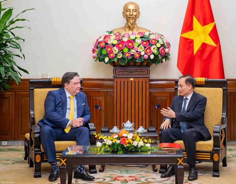 Acting Foreign Minister hosts U.S. Ambassador Marc Knapper