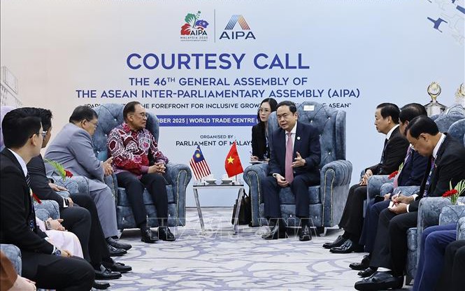 Top legislator meets Malaysian Prime Minister Anwar Ibrahim