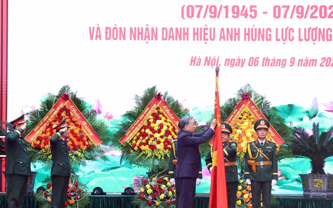 General Secretary presents 