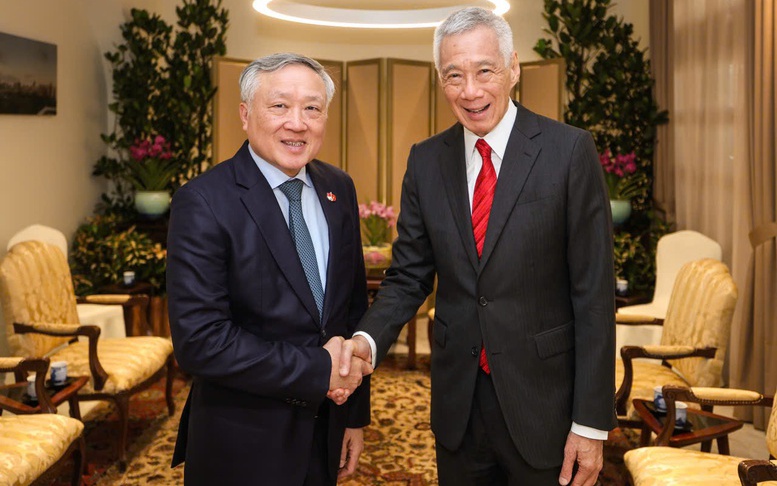 Standing Deputy PM meets Senior Minister Lee Hsien Loong