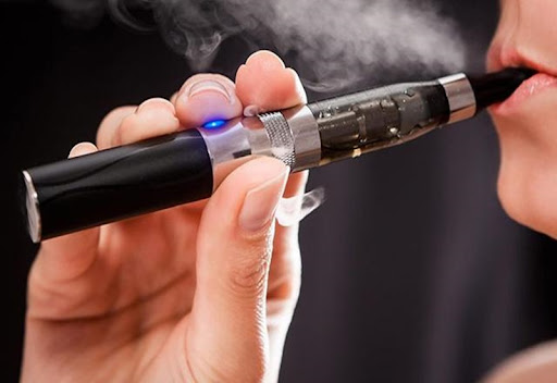 E-cigarette smokers shall be fined up to VND5 million- Ảnh 1.