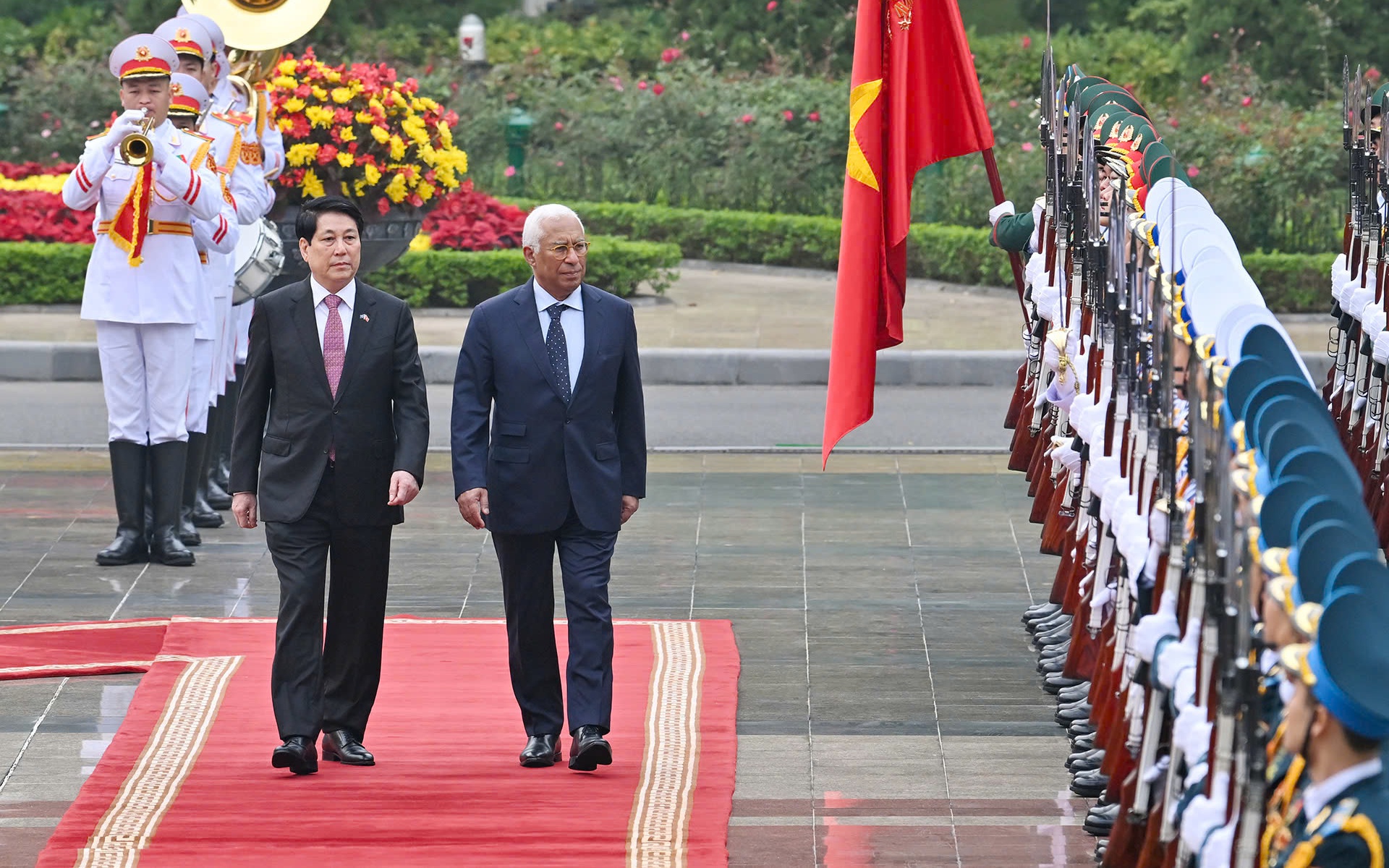 State President Luong Cuong hosts official welcome ceremony for EC President António Costa