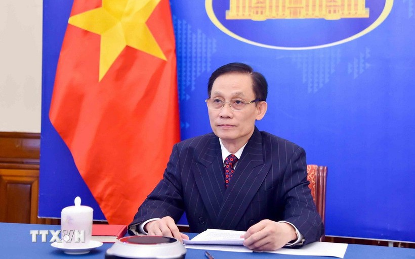 Top Vietnamese, Venezuelan diplomats hold phone conversation