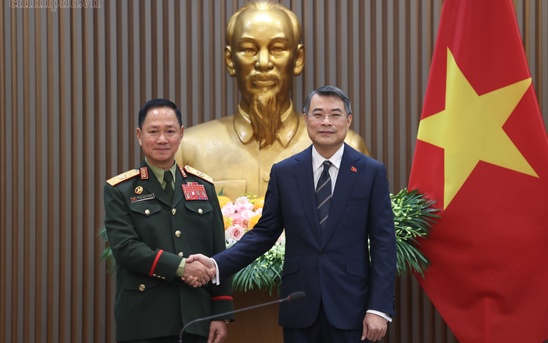 Prime Minister highlights defense cooperation as key pillar of Viet Nam–Laos ties