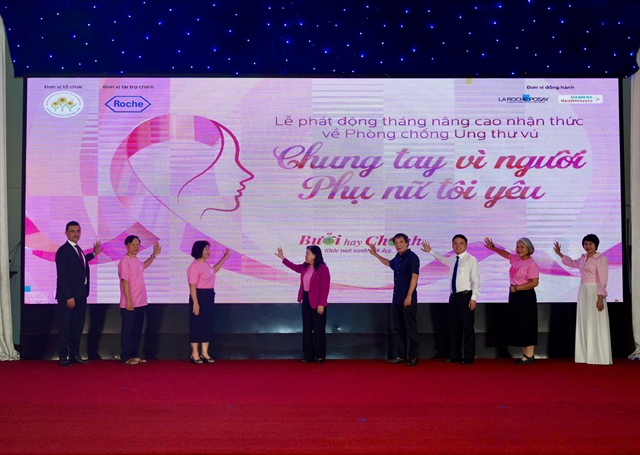 'Joining Hands for Her' campaign promotes breast cancer awareness- Ảnh 1.