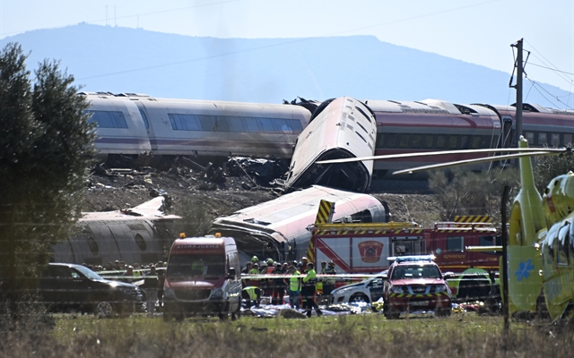 To Lam sends condolences to Spain over deadly train accident