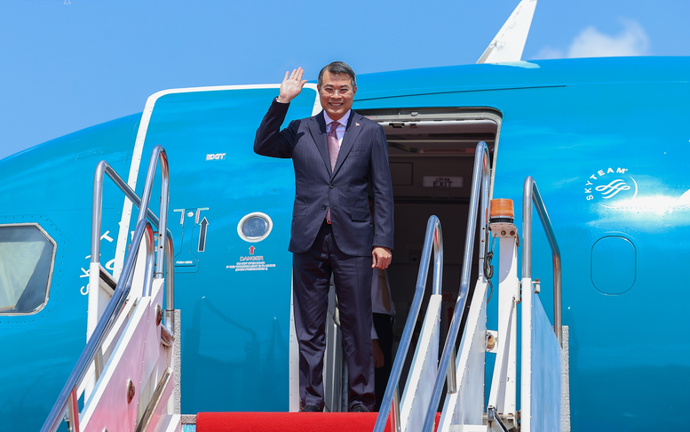 Prime Minister Le Minh Hung starts official visit to Laos