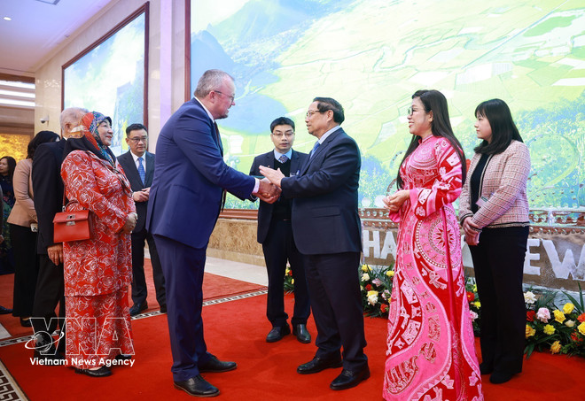 Prime Minister Pham Minh Chinh hosts banquet for diplomatic corps - Ảnh 1.