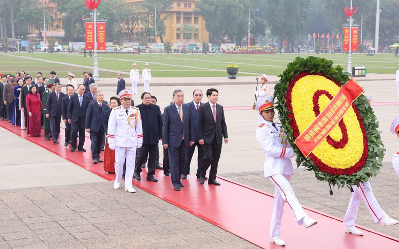 Party, State leaders pay tribute to President Ho Chi Minh ahead of Lunar New Year