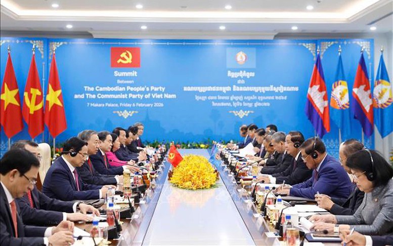General Secretary To Lam holds summit meeting Samdech Techo Hun Sen in Phnom Penh