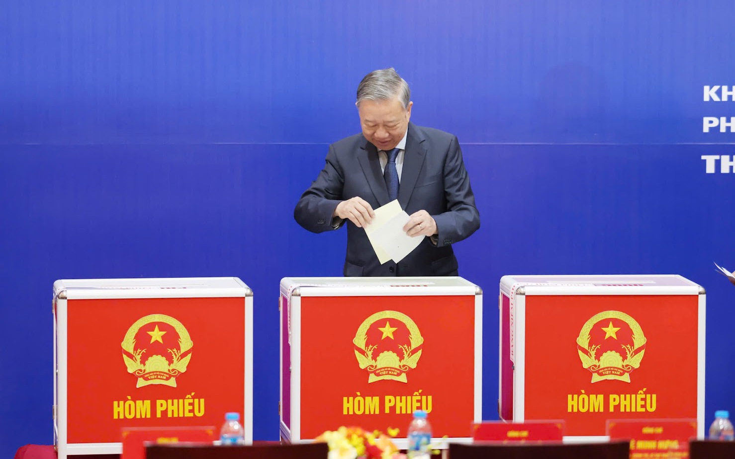 General election begins nationwide