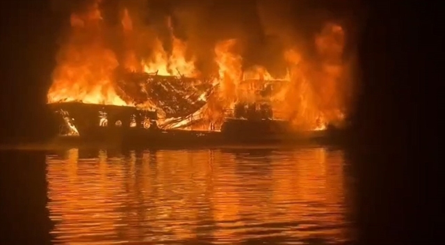 Gov't demands safety inspection of all tourist vessels in Ha Long Bay- Ảnh 1. Gov't demands safety inspection of all tourist vessels in Ha Long Bay- Ảnh 1.