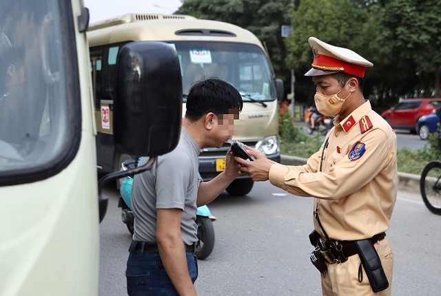 Gov’t abolishes Decree 100 on handling traffic violations from mid-May- Ảnh 1.