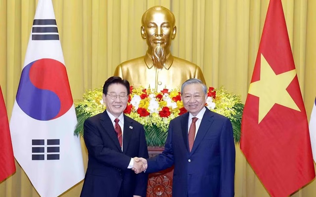 General Secretary, President To Lam holds summit meeting with South Korean President Lee Jae Myung