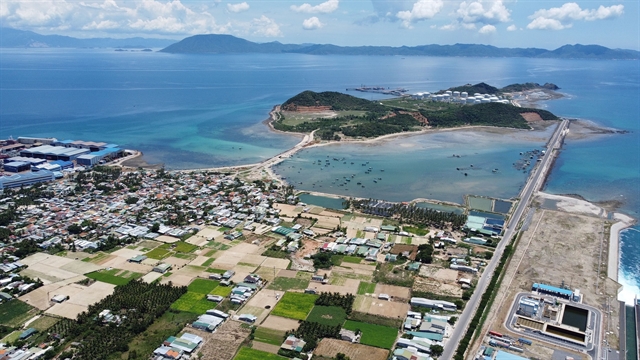 Viet Nam mulls building first offshore airport in Khanh Hoa province - Ảnh 1.