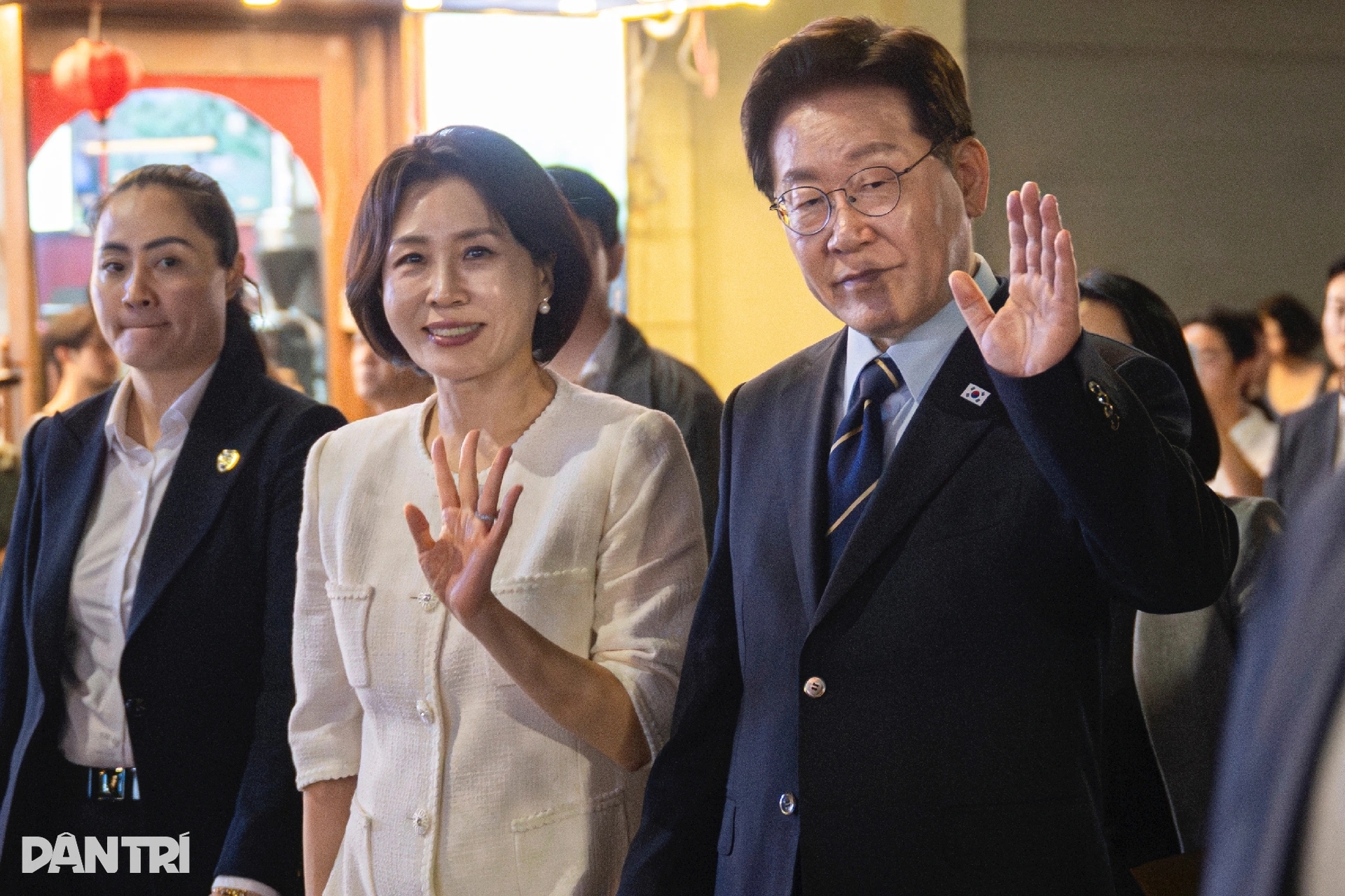 South Korean President Lee Jae Myung, spouse enjoy Ha Noi cuisines- Ảnh 1.