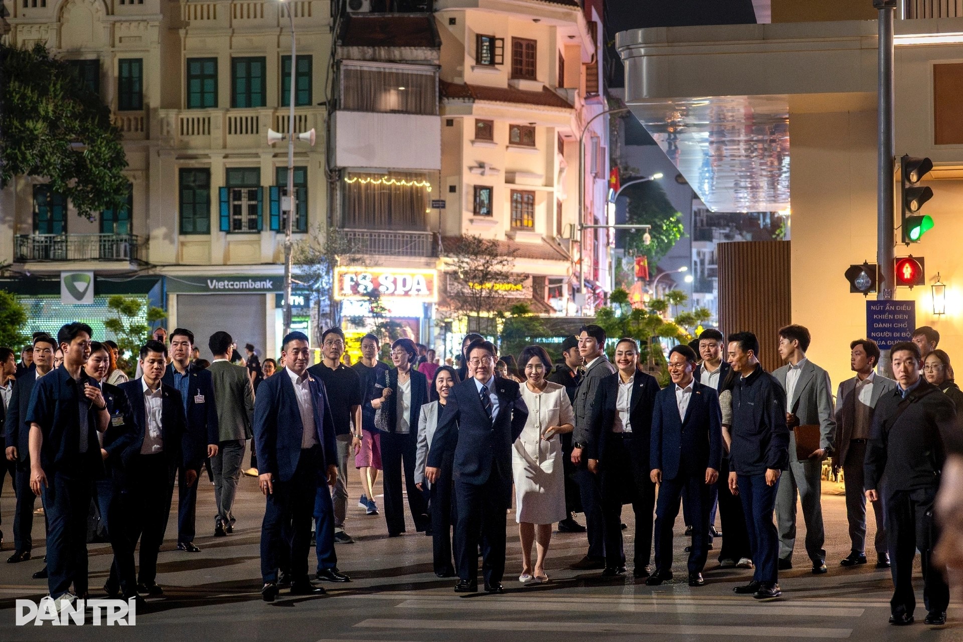South Korean President Lee Jae Myung, spouse enjoy Ha Noi cuisines- Ảnh 2.