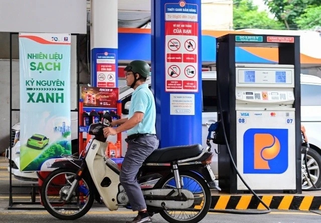 Viet Nam shifts to E10 biofuel nationwide from next month- Ảnh 1.