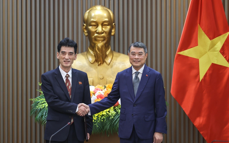 Prime Minister hosts DPRK, UK, Cuban Ambassadors