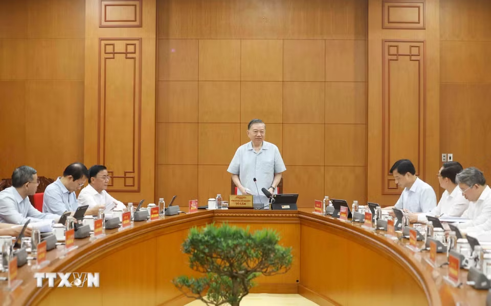 Top leader calls for stronger int
