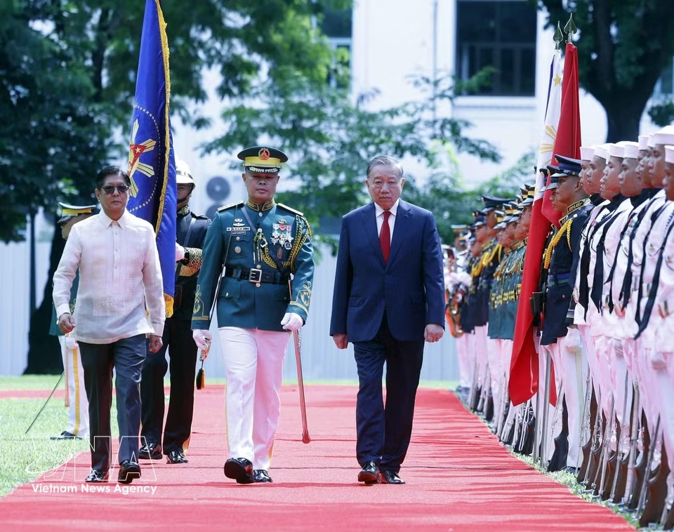 General Secretary, President To Lam accorded official welcome ceremony in Philippines- Ảnh 2.