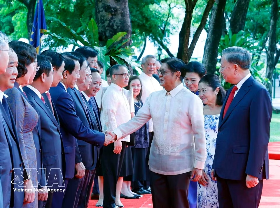 General Secretary, President To Lam accorded official welcome ceremony in Philippines- Ảnh 4.