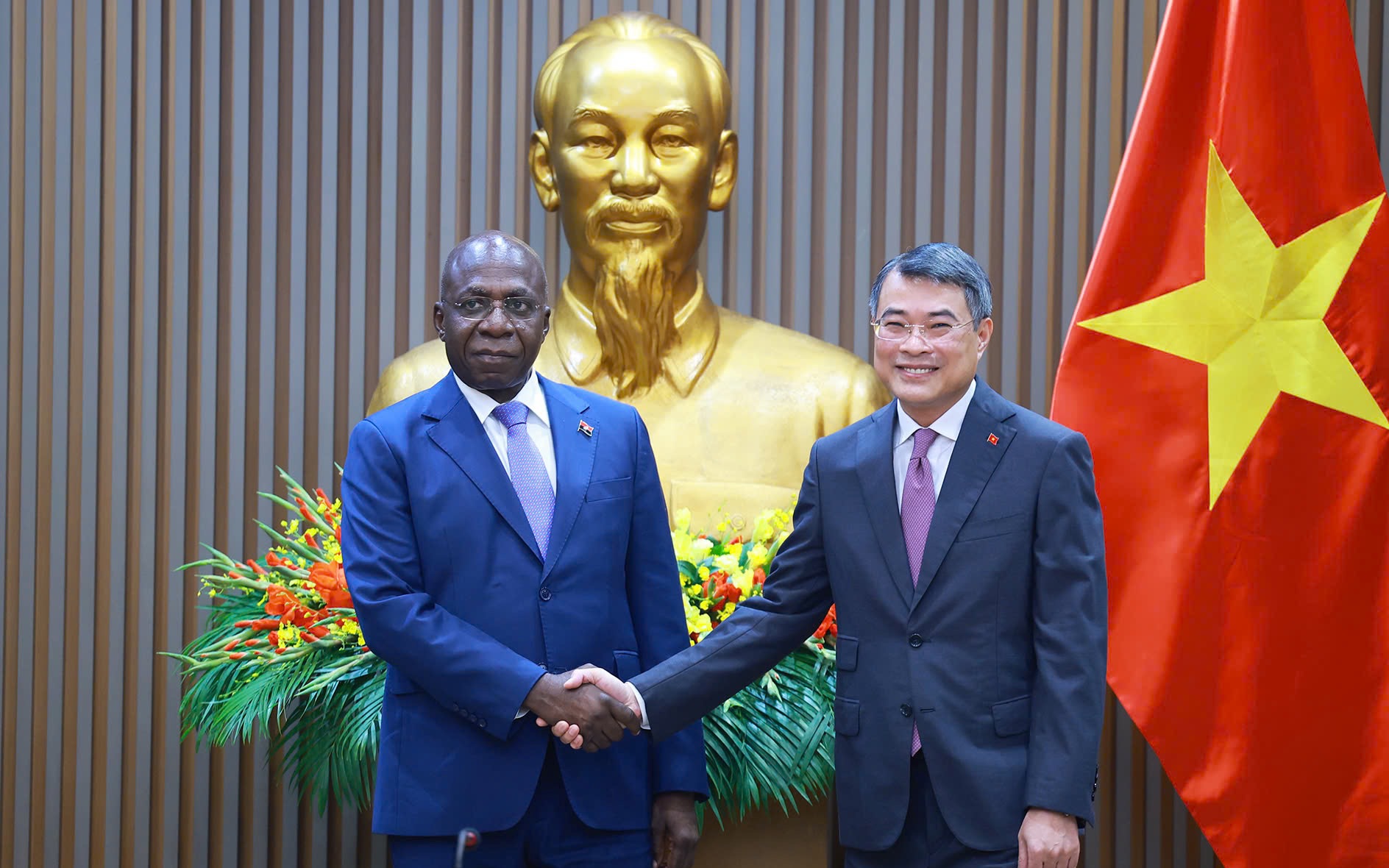 Viet Nam, Angola should create legal foundation for bilateral cooperation