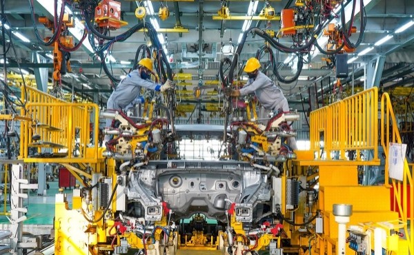 Viet Nam's manufacturing PMI posts 51.8 in June - Ảnh 1.