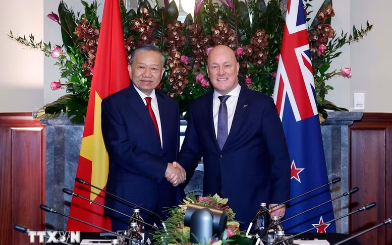 Top leader holds summit meeting with New Zealand Prime Minister