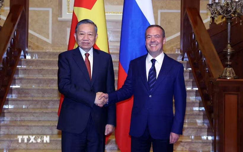 Top leader meets Dmitry Medvedev in Moscow