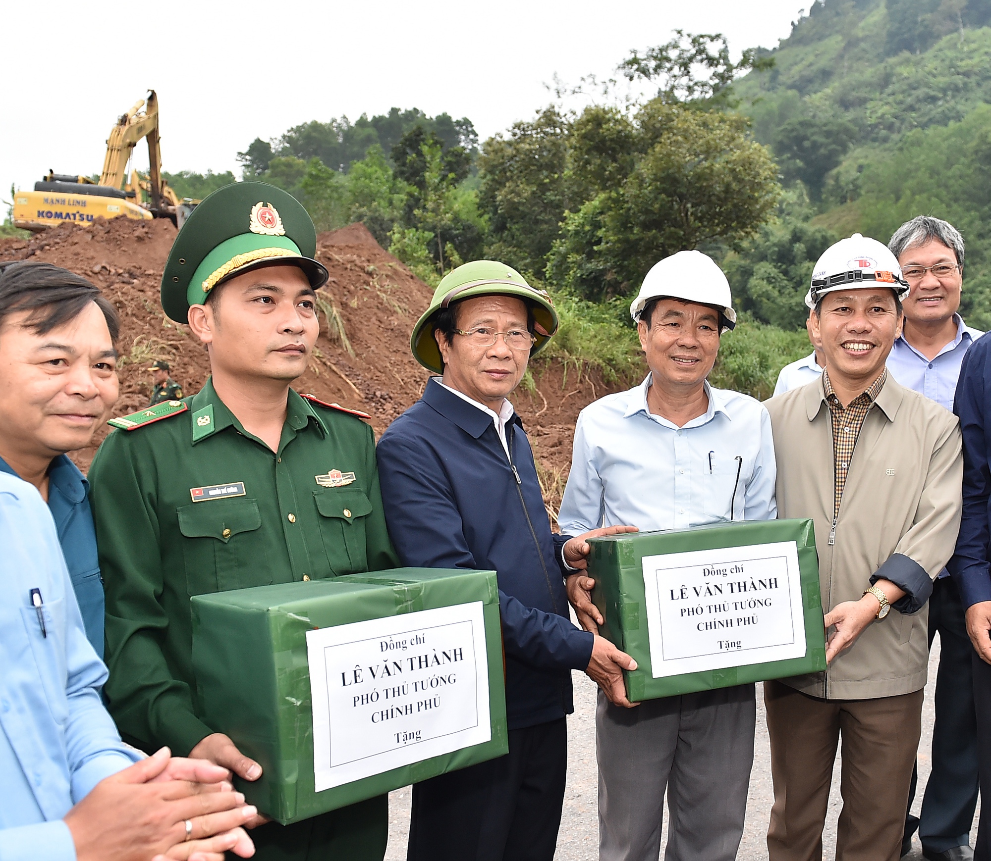 Chùm ảnh: Phó Thủ tướng Lê Văn Thành kiểm tra công tác khắc phục hậu quả mưa lũ tại miền Trung - Ảnh 6.