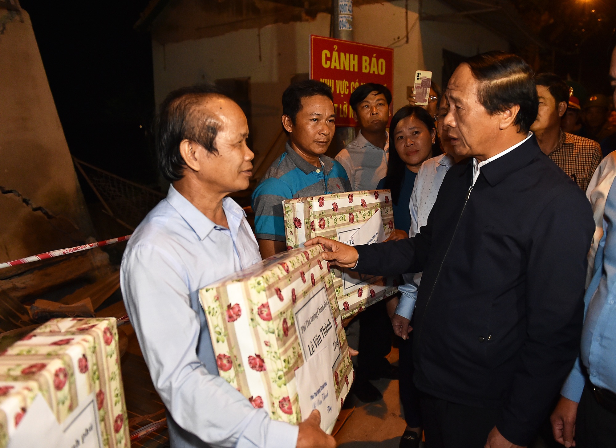 Chùm ảnh: Phó Thủ tướng Lê Văn Thành kiểm tra công tác khắc phục hậu quả mưa lũ tại miền Trung - Ảnh 10.