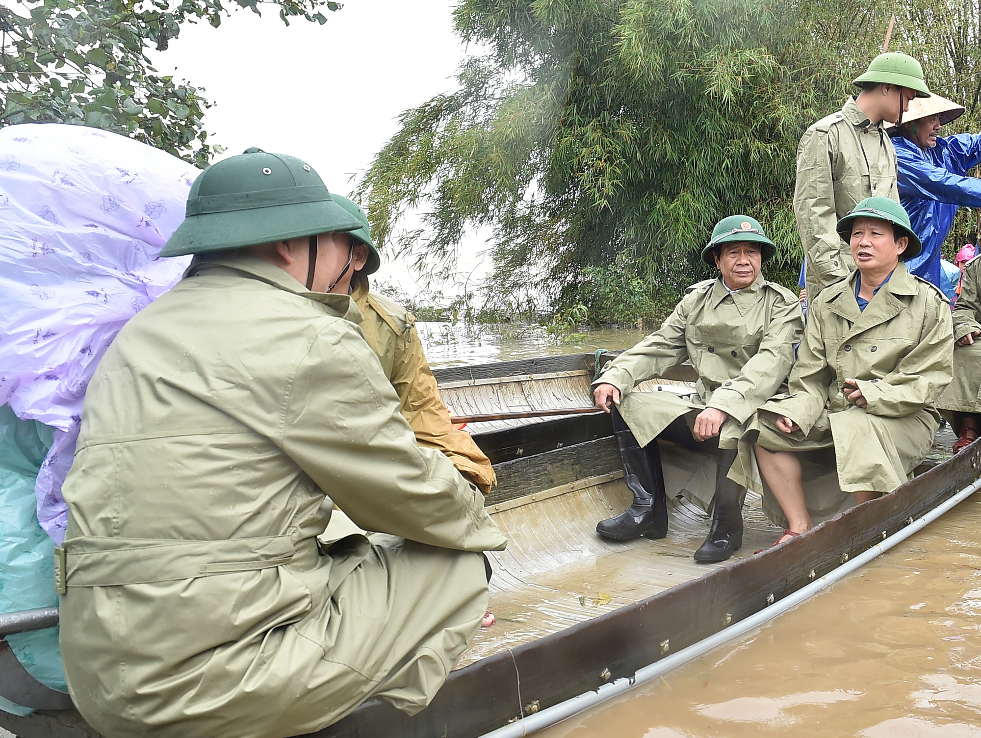 Chùm ảnh: Phó Thủ tướng Lê Văn Thành kiểm tra công tác khắc phục hậu quả mưa lũ tại miền Trung - Ảnh 12.
