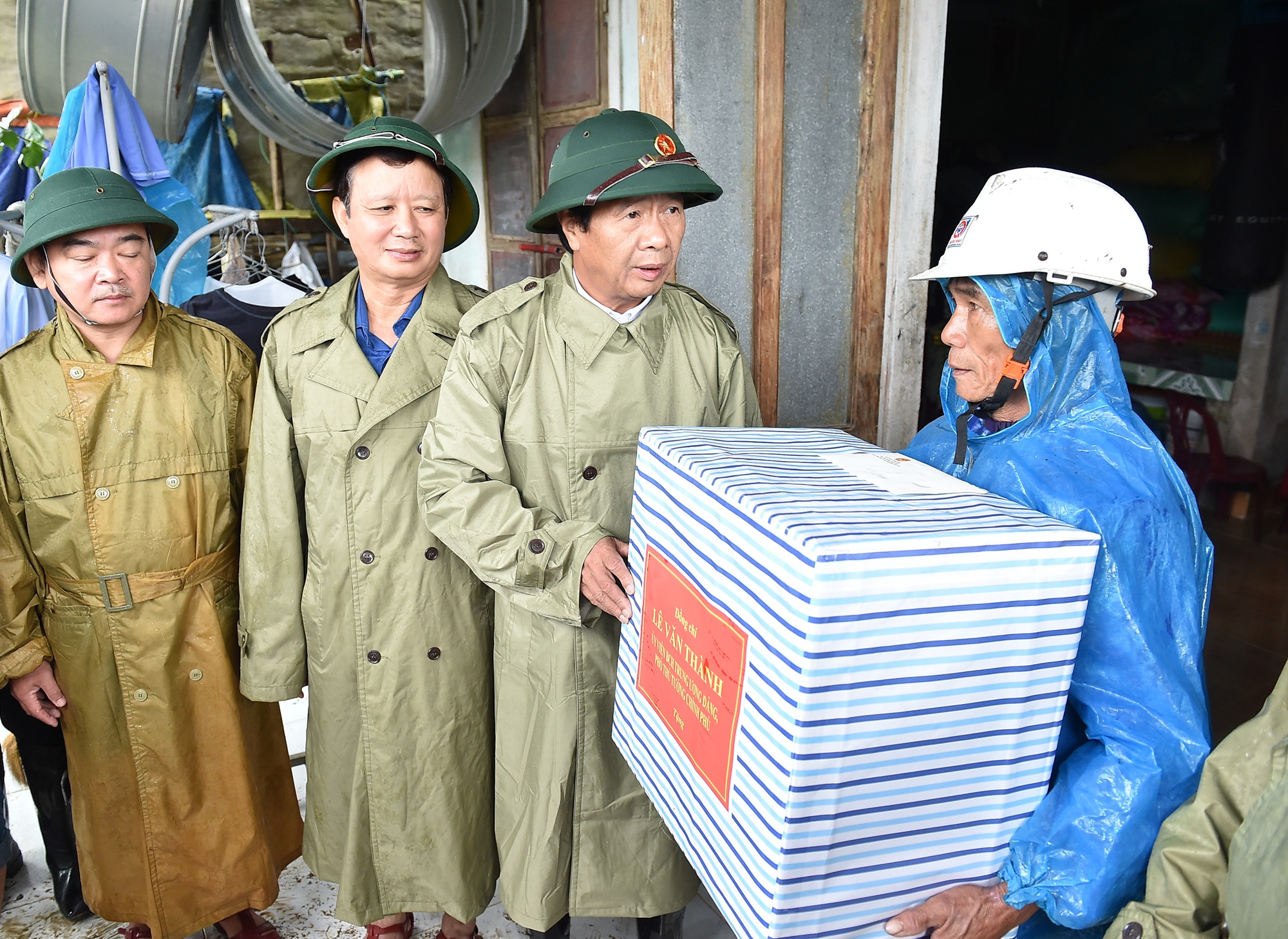 Chùm ảnh: Phó Thủ tướng Lê Văn Thành kiểm tra công tác khắc phục hậu quả mưa lũ tại miền Trung - Ảnh 13.