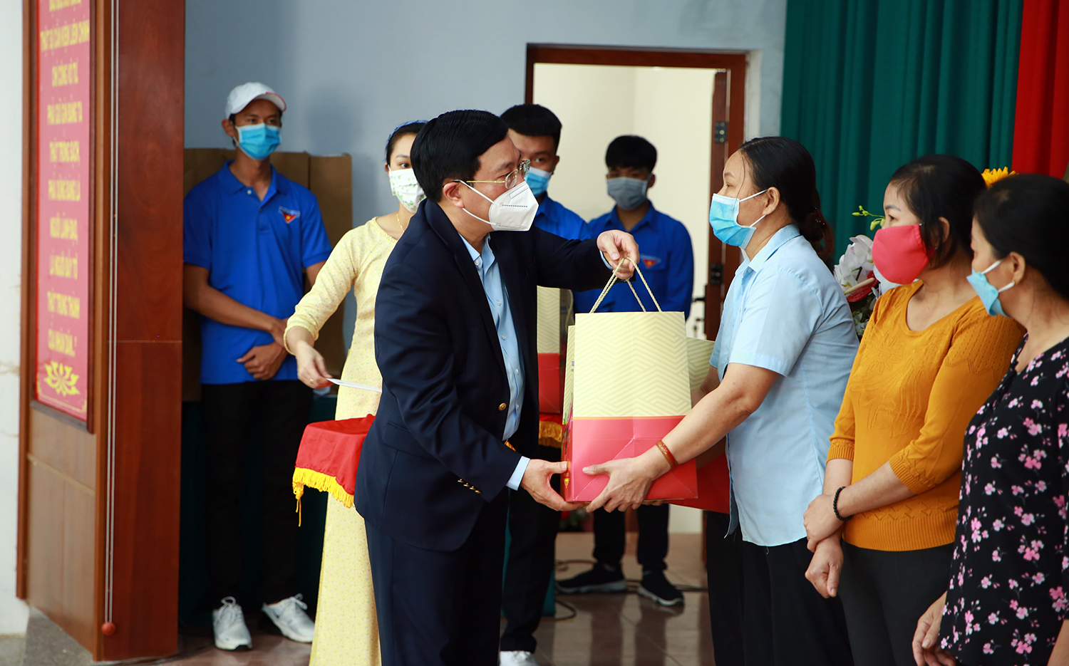 Phó Thủ tướng Thường trực Phạm Bình Minh thăm, tặng quà Tết tại Bà Rịa-Vũng Tàu - Ảnh 1.