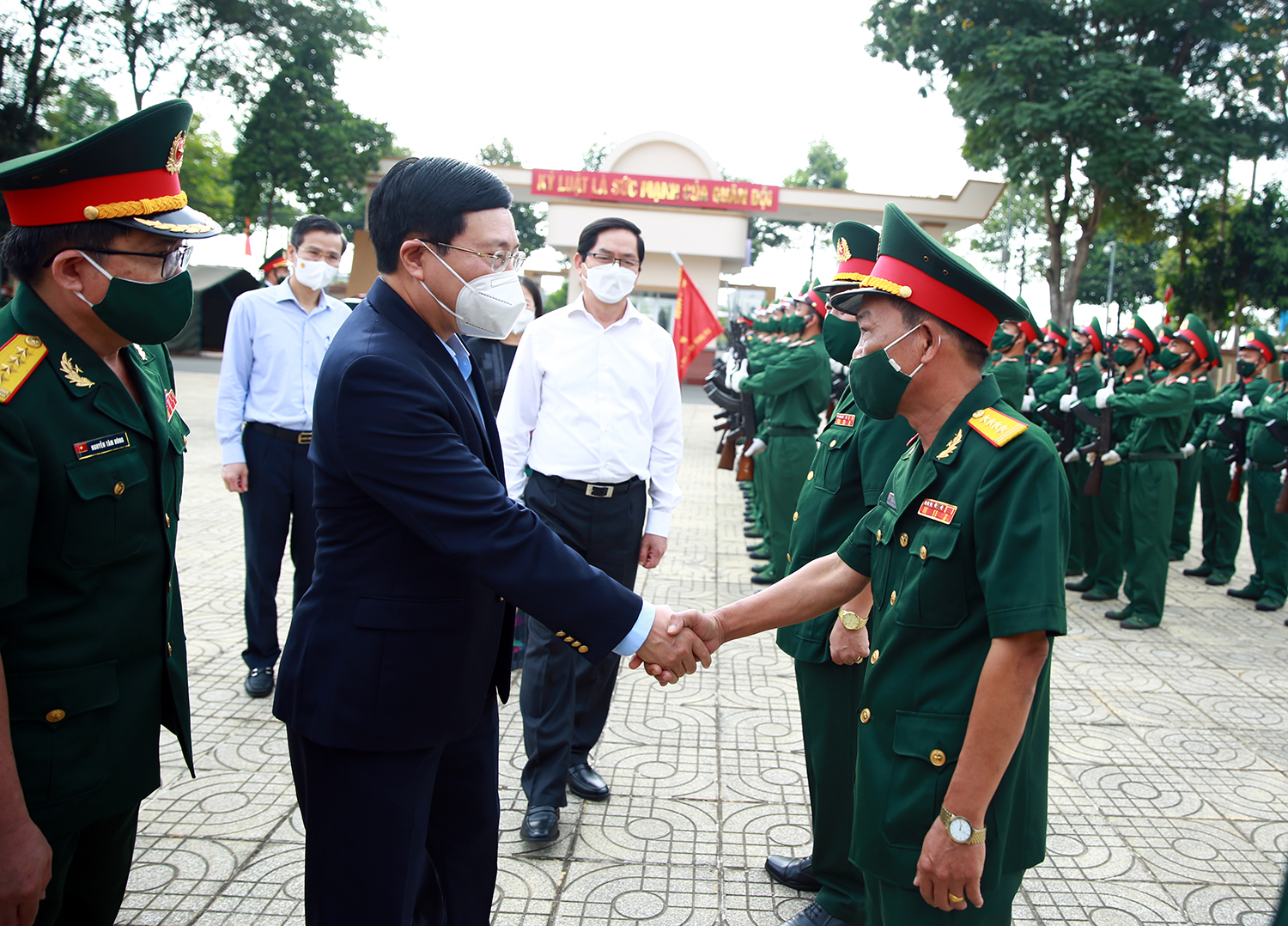 Phó Thủ tướng Thường trực Phạm Bình Minh thăm, tặng quà Tết tại Bà Rịa-Vũng Tàu - Ảnh 5.