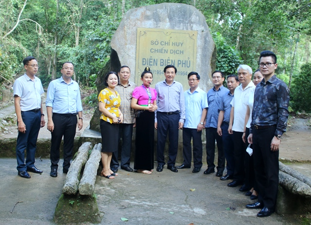 Bộ trưởng, Chủ nhiệm VPCP Trần Văn Sơn dâng hương khu tưởng niệm Đại tướng Võ Nguyên Giáp - Ảnh 2.