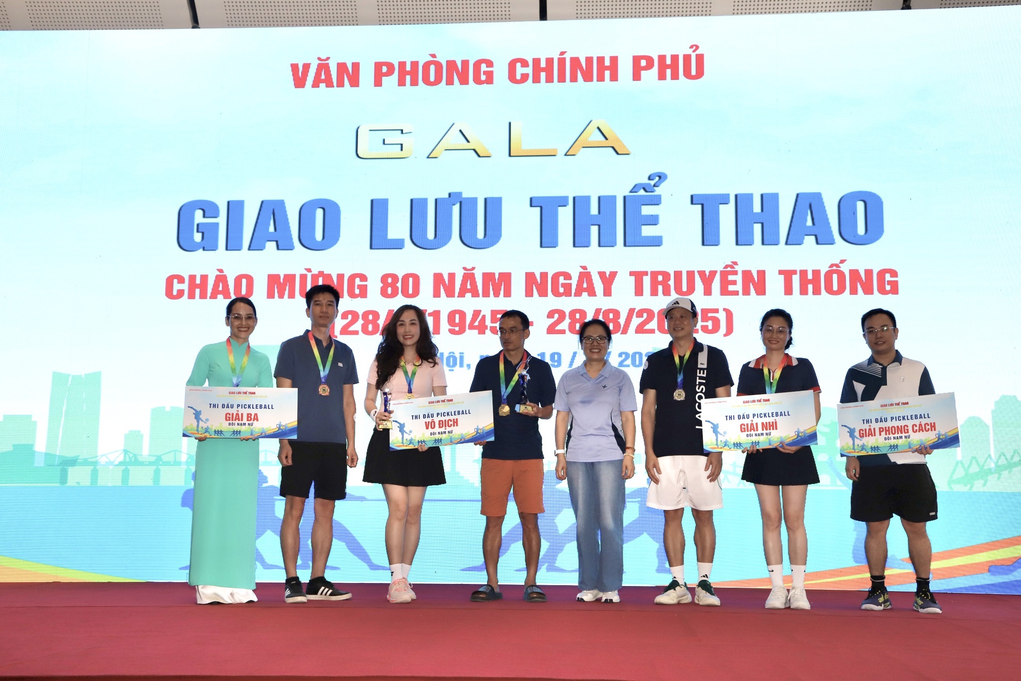 Sôi nổi hoạt động giao lưu thể thao chào mừng 80 năm Văn phòng Chính phủ- Ảnh 19. Sôi nổi hoạt động giao lưu thể thao chào mừng 80 năm Văn phòng Chính phủ- Ảnh 19.