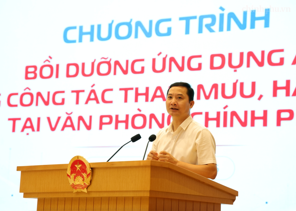 Bồi dưỡng ứng dụng AI trong công tác tham mưu, hành chính tại Văn phòng Chính phủ- Ảnh 1.
