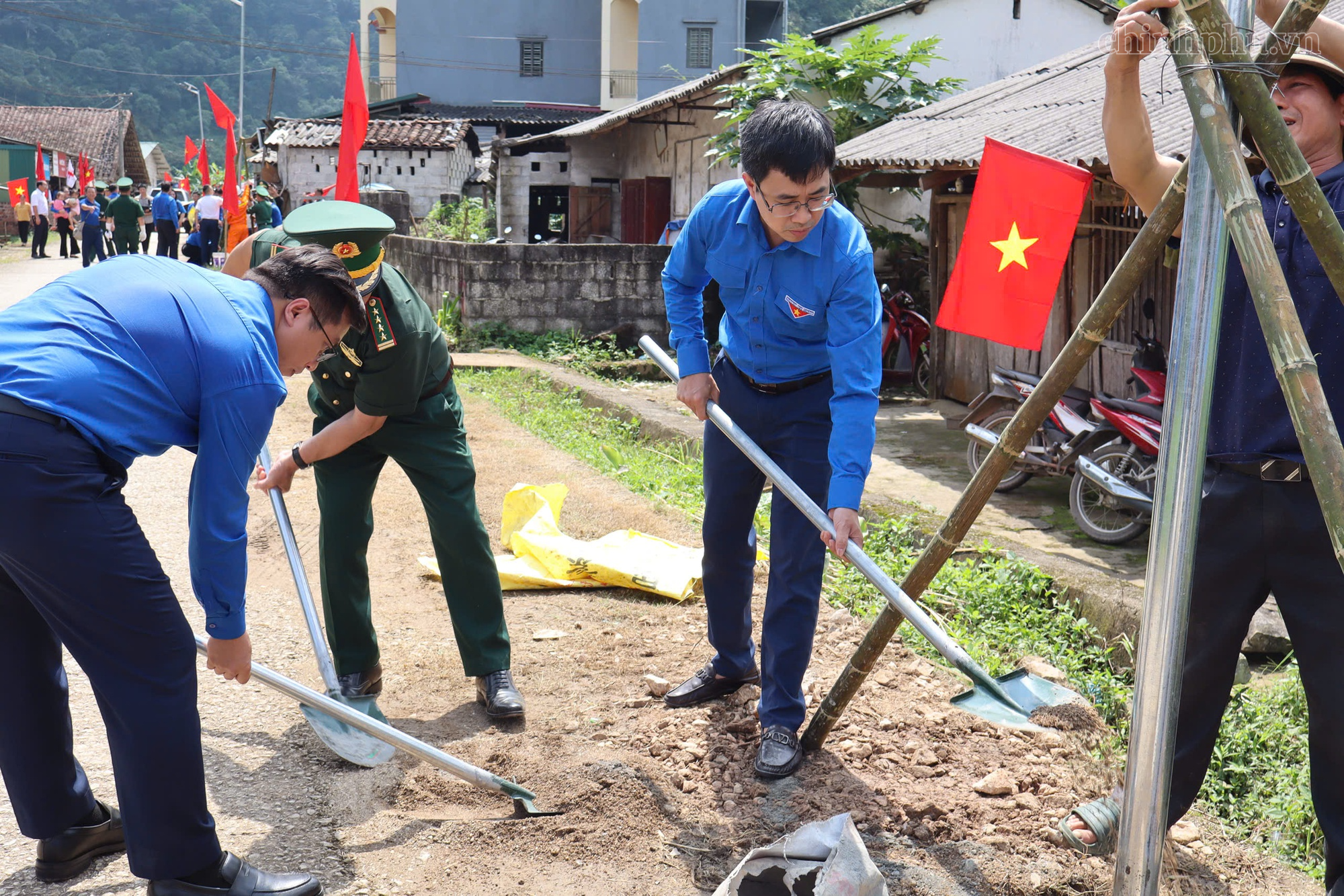 Phát động Công trình thanh niên nhiệm kỳ 'Thắp sáng đường biên - Đường cờ Tổ quốc'- Ảnh 5. Phát động Công trình thanh niên nhiệm kỳ 'Thắp sáng đường biên - Đường cờ Tổ quốc'- Ảnh 5.