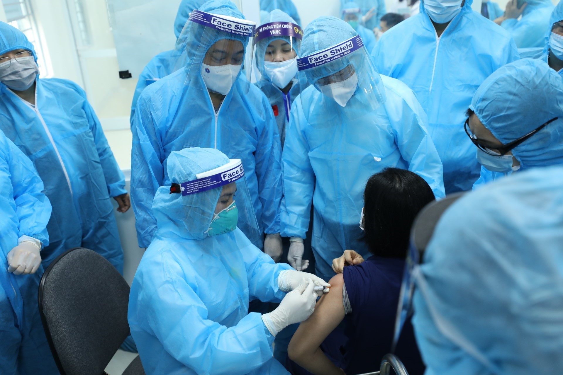  越南启动有史以来规模最大的疫苗接种计划 - Ảnh 14.