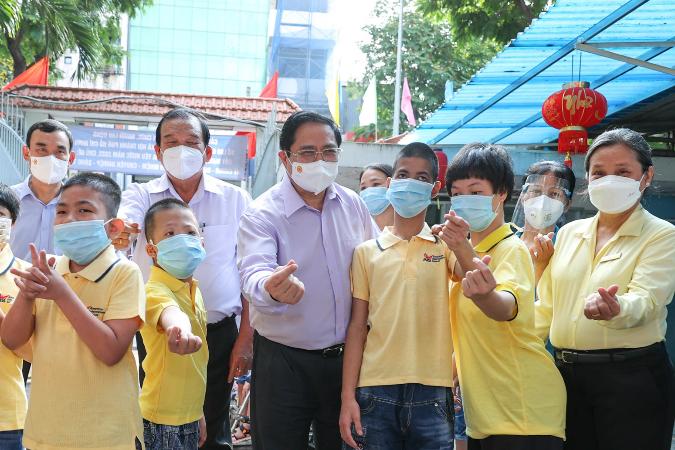 photo-1643013821281 photo-1643013821281