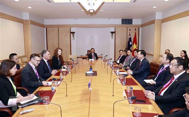 photo-1669864079771 photo-1669864079771