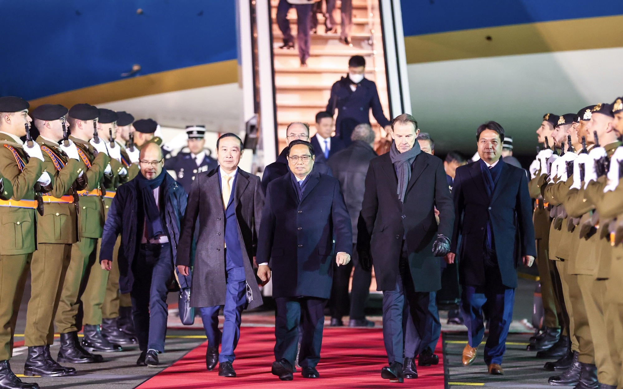 范明正总理开始对卢森堡进行正式访问