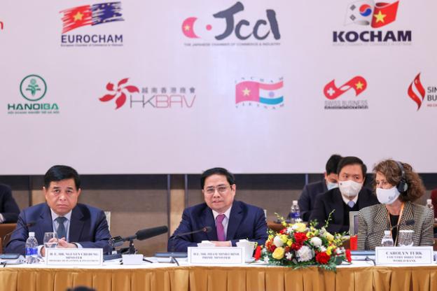 photo-1645468007135 photo-1645468007135