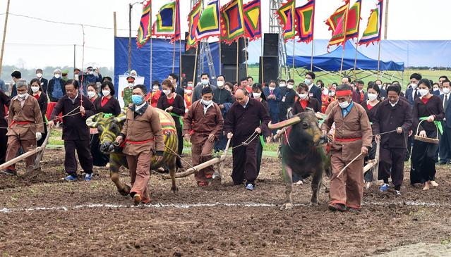 photo-1644289208339 photo-1644289208339