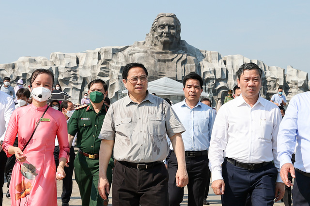 范明正总理视察广南省 - Ảnh 6. 范明正总理视察广南省 - Ảnh 6.