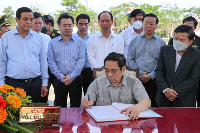 范明正总理视察广南省 - Ảnh 7. 范明正总理视察广南省 - Ảnh 7.