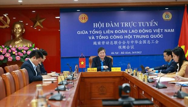 photo-1653537743720 photo-1653537743720