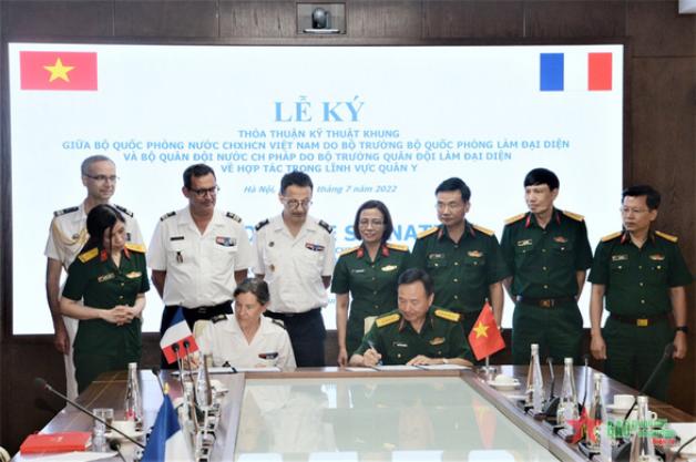 photo-1658540300891 photo-1658540300891